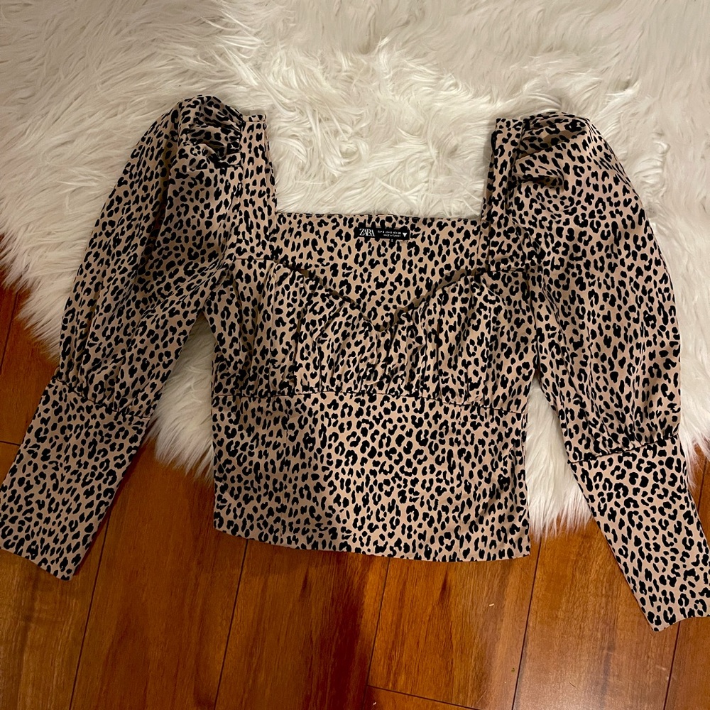lightly used zara trendy leopard print puffy sleeve crop top.